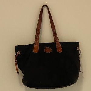 Dooney and Bourke purse (black)